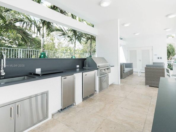 17111 Biscayne Blvd 2103, North Miami Beach FL 33160