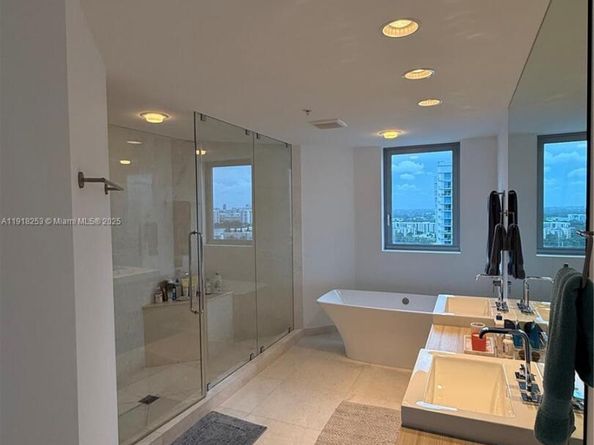 17111 Biscayne Blvd 2103, North Miami Beach FL 33160