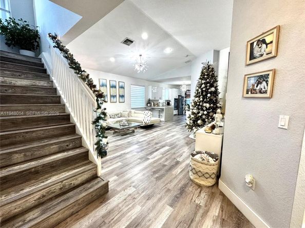 2101 NE 37th Ter, Homestead FL 33033