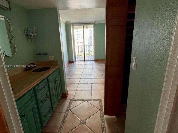 520 Brickell Key Dr A1912, Miami FL 33131