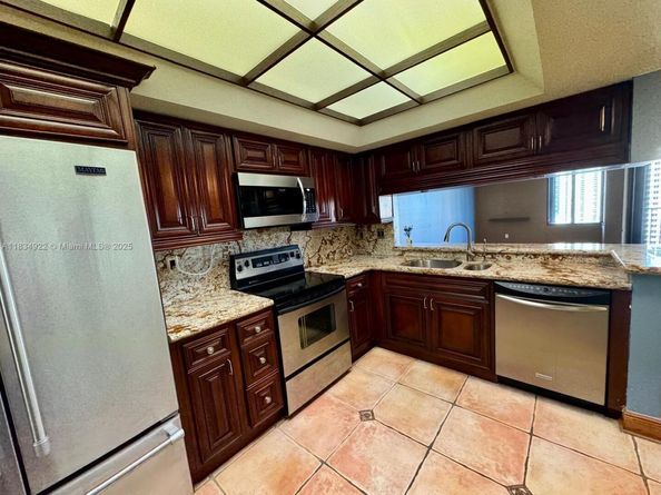 520 Brickell Key Dr A1912, Miami FL 33131