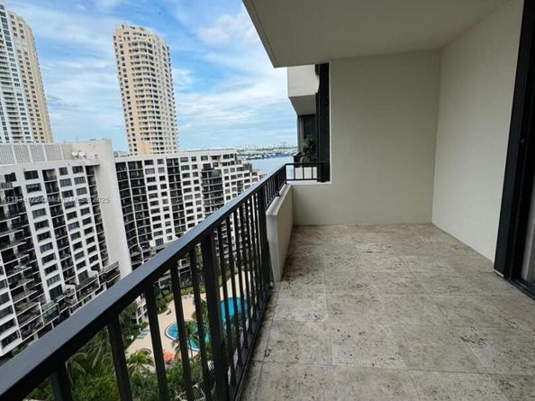 520 Brickell Key Dr A1912, Miami FL 33131