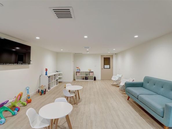 520 Brickell Key Dr A1912, Miami FL 33131