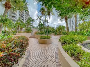 520 Brickell Key Dr A1912, Miami FL 33131