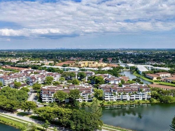 8365 SW 152nd Ave PH4, Miami FL 33193