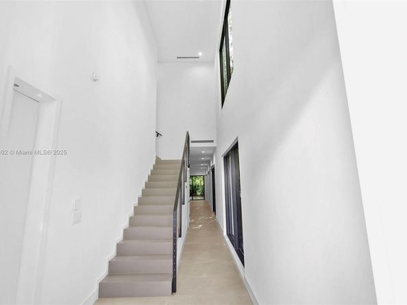 3063 Elizabeth St, Miami FL 33133