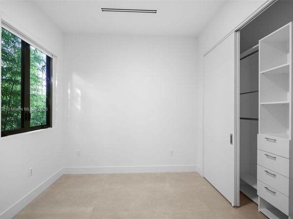 3063 Elizabeth St, Miami FL 33133