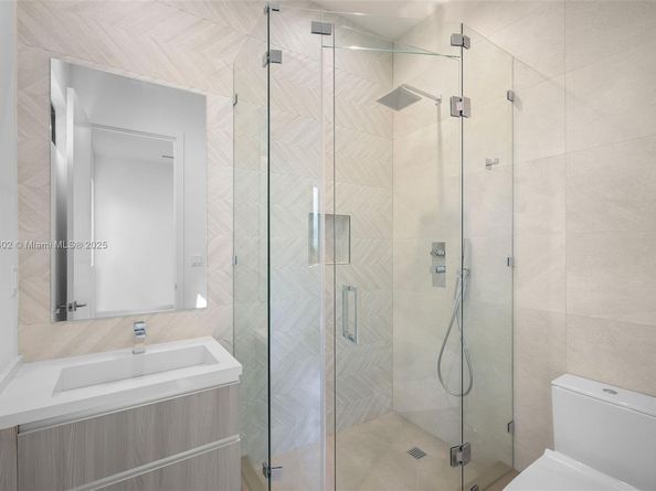 3063 Elizabeth St, Miami FL 33133
