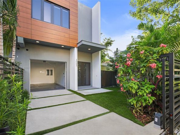 3063 Elizabeth St, Miami FL 33133