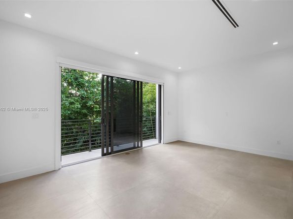 3063 Elizabeth St, Miami FL 33133