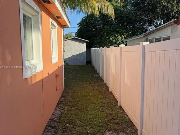 361 NE 160th Ter, Miami FL 33162