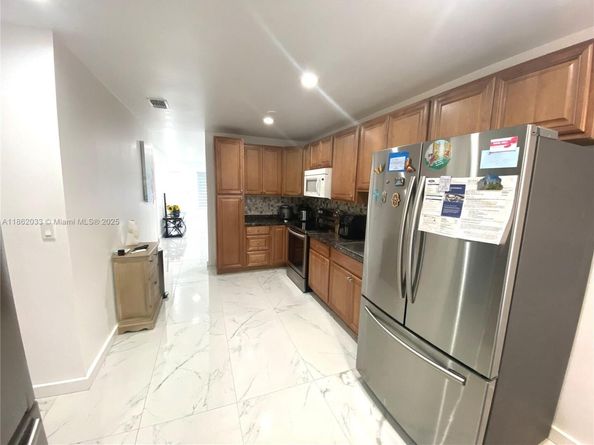 11564 SW 7th St, Sweetwater FL 33174