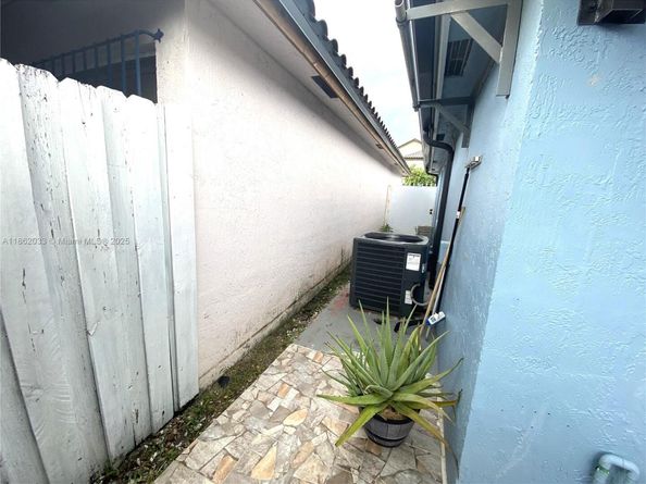 11564 SW 7th St, Sweetwater FL 33174