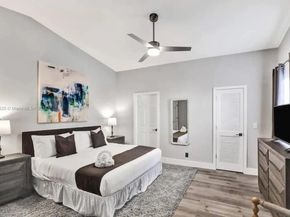 1025 N Southlake Dr, Hollywood FL 33019