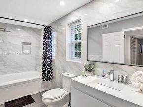 1025 N Southlake Dr, Hollywood FL 33019