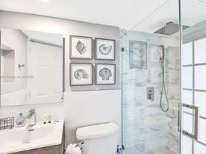 1025 N Southlake Dr, Hollywood FL 33019