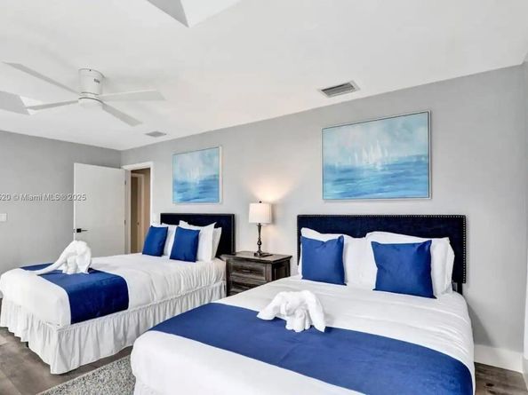 1025 N Southlake Dr, Hollywood FL 33019