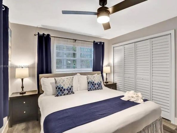 1025 N Southlake Dr, Hollywood FL 33019