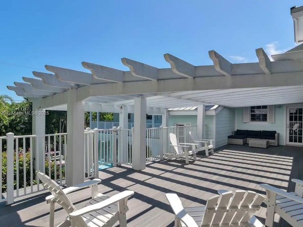 1025 N Southlake Dr, Hollywood FL 33019