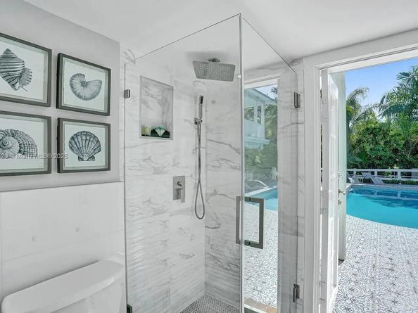 1025 N Southlake Dr, Hollywood FL 33019