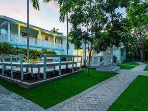 1025 N Southlake Dr, Hollywood FL 33019