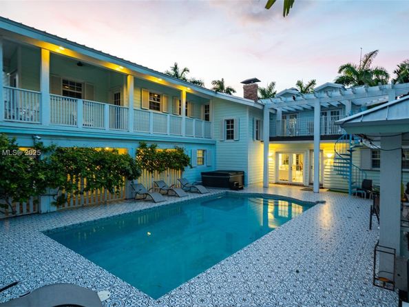 1025 N Southlake Dr, Hollywood FL 33019