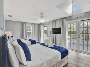 1025 N Southlake Dr, Hollywood FL 33019