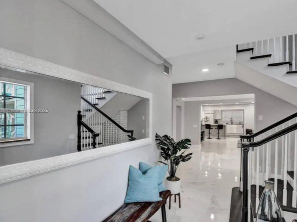 1025 N Southlake Dr, Hollywood FL 33019