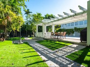 1025 N Southlake Dr, Hollywood FL 33019