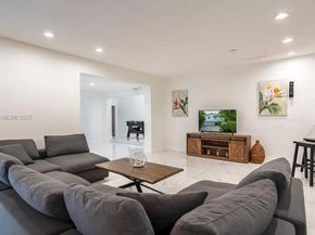 1025 N Southlake Dr, Hollywood FL 33019