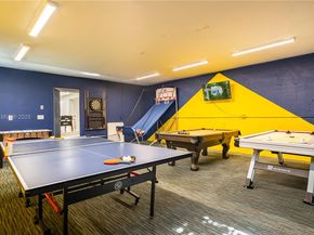 1025 N Southlake Dr, Hollywood FL 33019