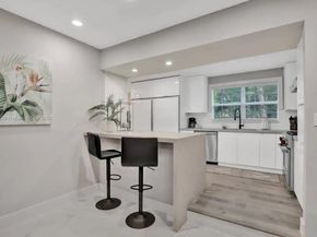 1025 N Southlake Dr, Hollywood FL 33019