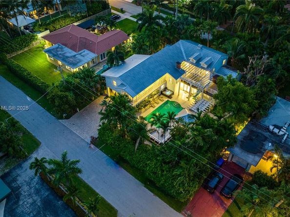 1025 N Southlake Dr, Hollywood FL 33019