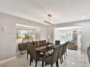 1025 N Southlake Dr, Hollywood FL 33019