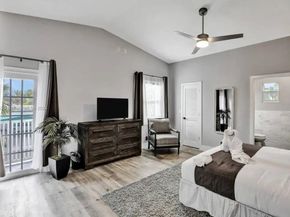 1025 N Southlake Dr, Hollywood FL 33019