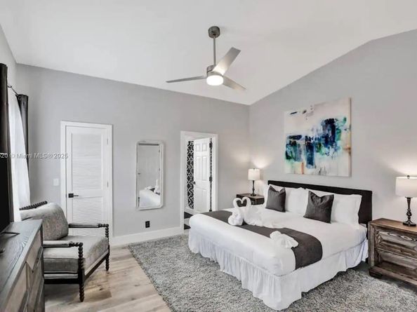 1025 N Southlake Dr, Hollywood FL 33019