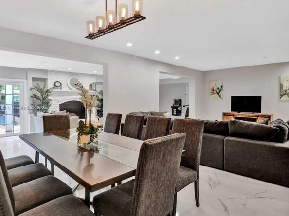 1025 N Southlake Dr, Hollywood FL 33019