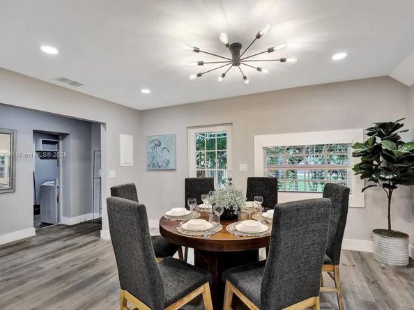 1025 N Southlake Dr, Hollywood FL 33019