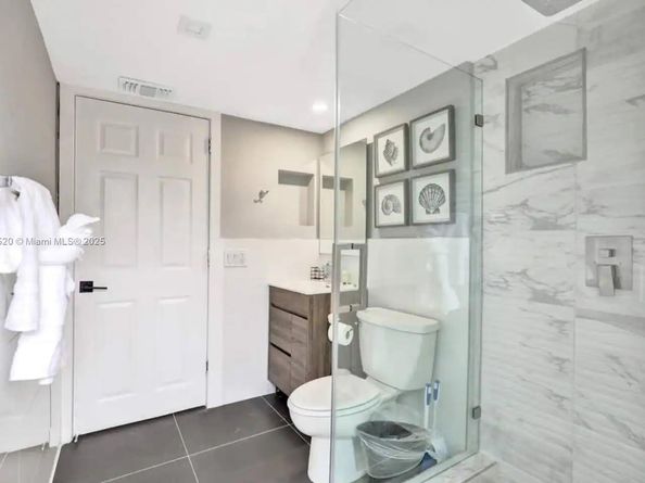 1025 N Southlake Dr, Hollywood FL 33019