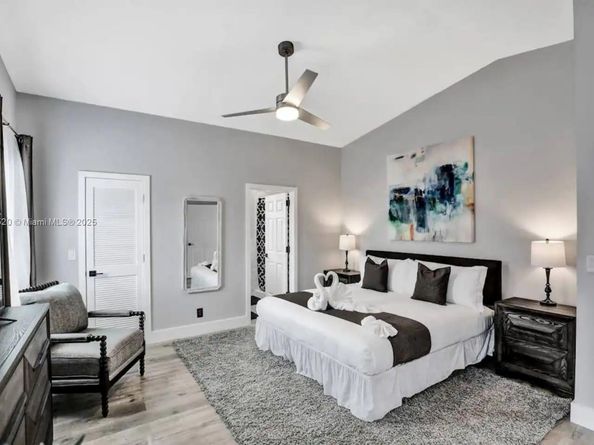 1025 N Southlake Dr, Hollywood FL 33019