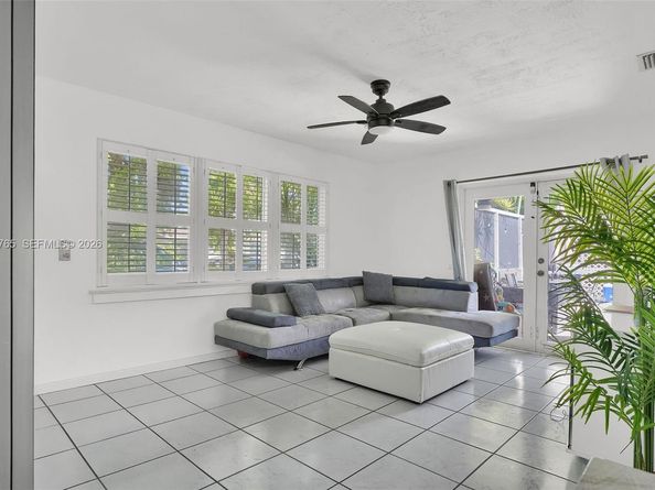 201 N 68th Way, Hollywood FL 33024
