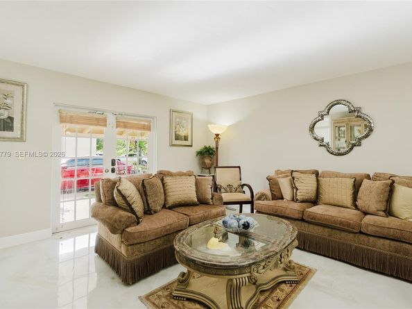 1300 NE 204th St, Miami FL 33179