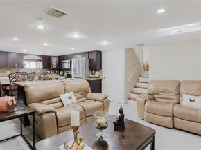 1300 NE 204th St, Miami FL 33179