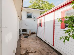 1300 NE 204th St, Miami FL 33179