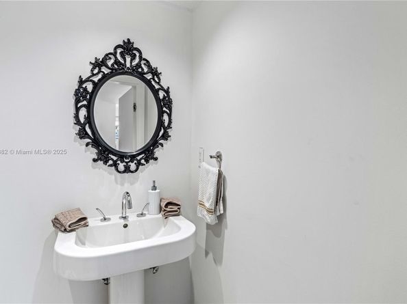 400 Alton Rd 610, Miami Beach FL 33139