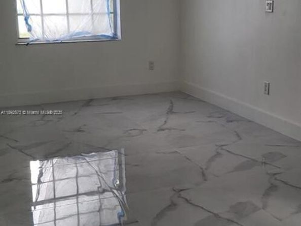 712 Hialeah Dr, Hialeah FL 33010