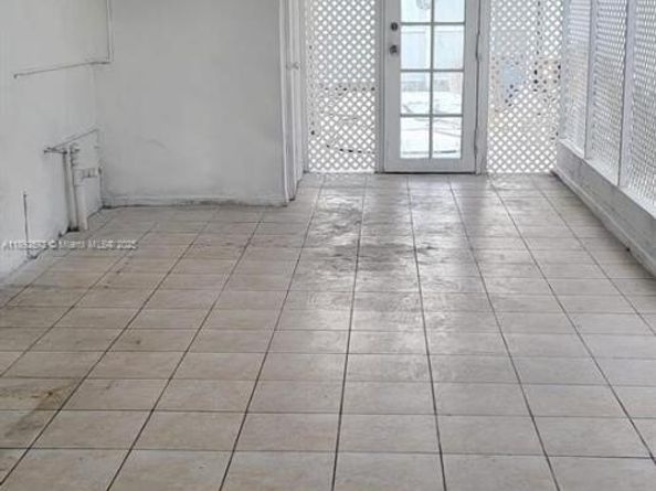 712 Hialeah Dr, Hialeah FL 33010
