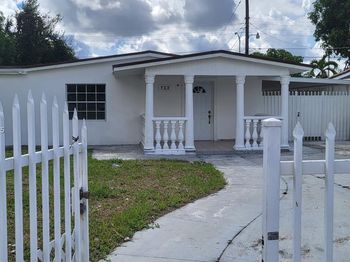 712 Hialeah Dr