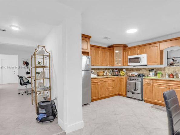 841 E 15th Pl, Hialeah FL 33010