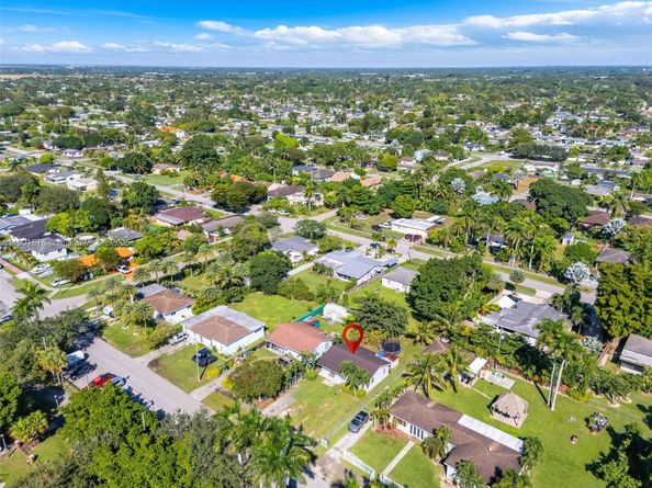 313 NW 12th St, Homestead FL 33030